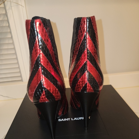 Saint Laurent Kiki 110 Chelsea Laquer boots - Picture 2 of 8